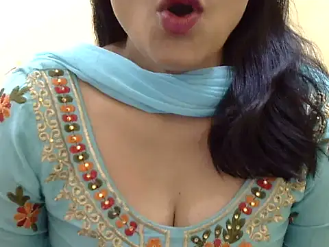 Snapshot of Shivi_girl chatting on 03/28/26, 06:02 Shivi girl online show from 03/28/26, 06:02