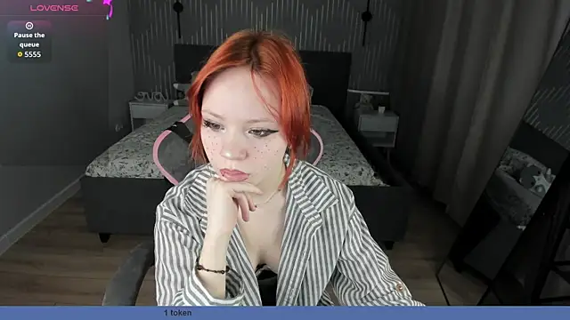 Snapshot of Loly_Cuttie chatting on 04/14/26, 01:00 Loly Cuttie online show from 04/14/26, 01:00