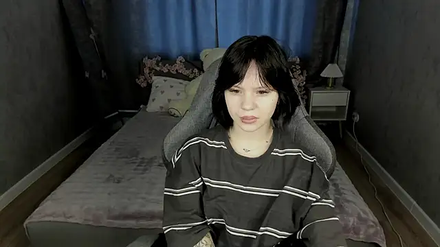 Snapshot of Loly_Cuttie chatting on 05/06/26, 01:14 Loly Cuttie online show from 05/06/26, 01:14