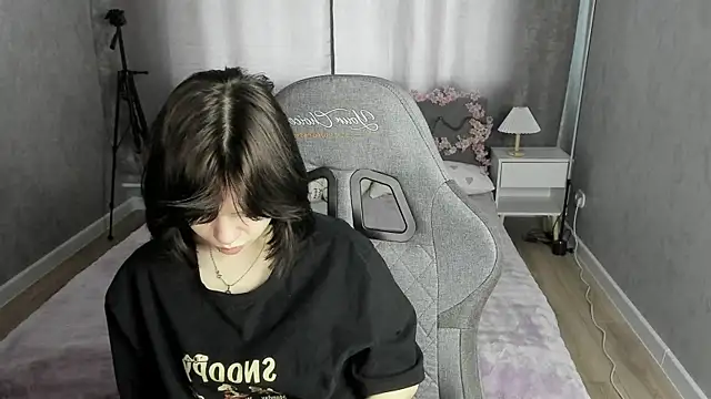 Snapshot of Loly_Cuttie chatting on 05/18/26, 01:35 Loly Cuttie online show from 05/18/26, 01:35