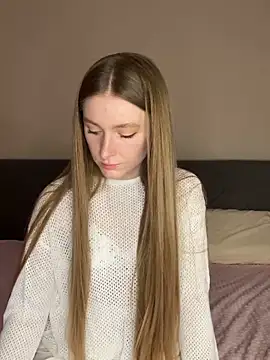 Snapshot of AliceVilliers chatting on 03/27/26, 06:51 AliceVilliers online show from 03/27/26, 06:51