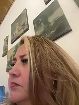 Martinacurvy  online show from 04/08/26, 12:32