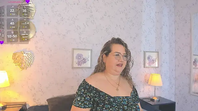 Martinacurvy  online show from 06/04/26, 10:21
