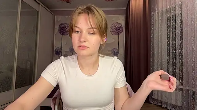 Snapshot of AnnPink chatting on 03/26/26, 05:18 AnnPink online show from 03/26/26, 05:18