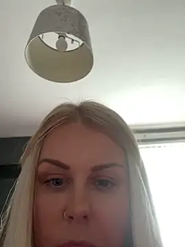 Snapshot of saucymelaine09 chatting on 03/26/26, 01:28 saucymelaine09 online show from 03/26/26, 01:28