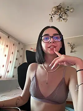 Snapshot of TheaMerve chatting on 06/29/26, 10:15 TheaMerve online show from 06/29/26, 10:15