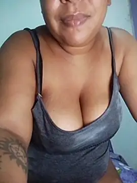 Snapshot of kimberlly25 chatting on 04/23/26, 01:51 kimberlly25 online show from 04/23/26, 01:51