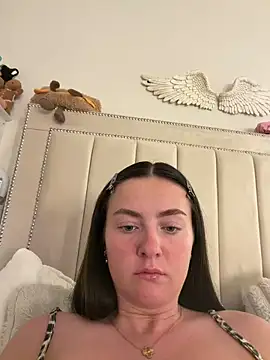 LolaSkyee online show from 04/27/26, 06:22
