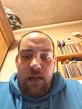 Snapshot of fettgail-0507 chatting on 03/27/26, 05:01 fettgail-0507 online show from 03/27/26, 05:01