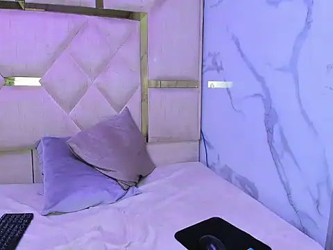 Snapshot of LunaaCastillo chatting on 04/06/26, 11:27 LunaaCastillo online show from 04/06/26, 11:27