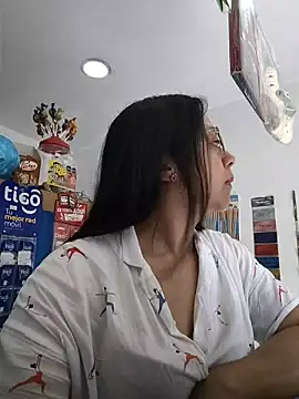 Snapshot of Violeta--7 chatting on 06/12/26, 01:43 Violeta--7 online show from 06/12/26, 01:43