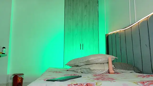 Snapshot of tifaniith_ chatting on 03/27/26, 07:13 tifaniith online show from 03/27/26, 07:13