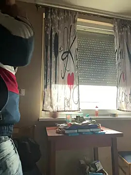 Snapshot of pezol9193 chatting on 03/27/26, 10:15 pezol9193 online show from 03/27/26, 10:15