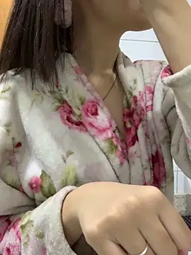 Snapshot of Branquinha_rose chatting on 04/28/26, 10:15 Branquinha rose online show from 04/28/26, 10:15