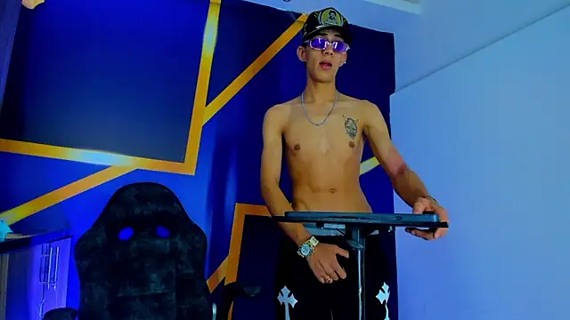 Snapshot of dante_brown_555 chatting on 04/01/26, 05:19 dante brown 555 online show from 04/01/26, 05:19