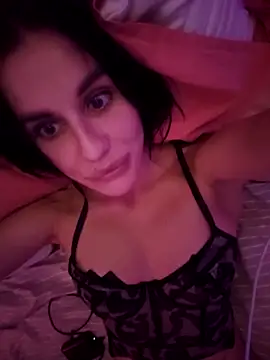 Snapshot of LolaLee18 chatting on 03/27/26, 11:32 LolaLee18 online show from 03/27/26, 11:32