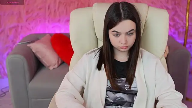 Snapshot of LeslyPeach_ chatting on 03/27/26, 02:17 LeslyPeach online show from 03/27/26, 02:17