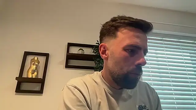 Snapshot of DaveRoyale chatting on 04/03/26, 04:38 DaveRoyale online show from 04/03/26, 04:38