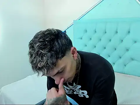 Snapshot of Max_sstteel chatting on 03/31/26, 01:33 Max sstteel online show from 03/31/26, 01:33