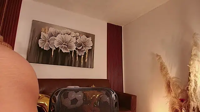 Hilaryebony  online show from 06/19/26, 08:01
