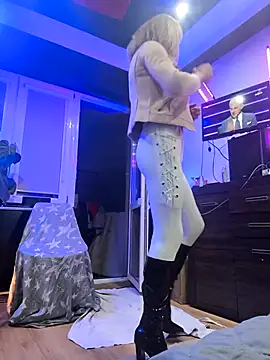 Snapshot of DomMONIKA chatting on 04/07/26, 05:57 DomMONIKA online show from 04/07/26, 05:57