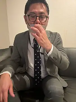 Snapshot of RYUICHI_1919 chatting on 05/20/26, 10:32 RYUICHI 1919 online show from 05/20/26, 10:32