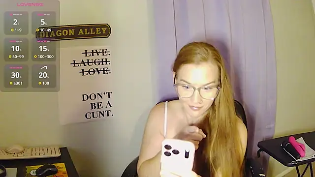 RoxyRedXO12 online show from 04/30/26, 10:14