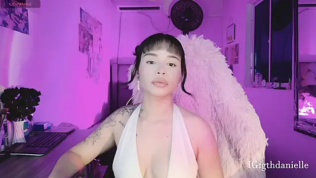 Snapshot of goth_Valentinna chatting on 04/23/26, 05:41 goth Valentinna online show from 04/23/26, 05:41