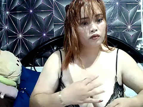 Snapshot of Hugeboobies69 chatting on 07/13/26, 02:42 Hugeboobies69 online show from 07/13/26, 02:42