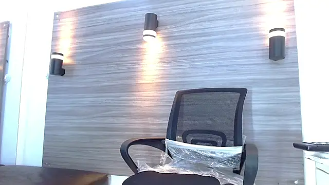 Snapshot of LuckyBluex chatting on 03/28/26, 05:51 LuckyBluex online show from 03/28/26, 05:51