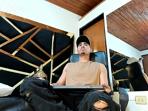 Snapshot of LucaColmal chatting on 04/06/26, 03:37 LucaColmal online show from 04/06/26, 03:37