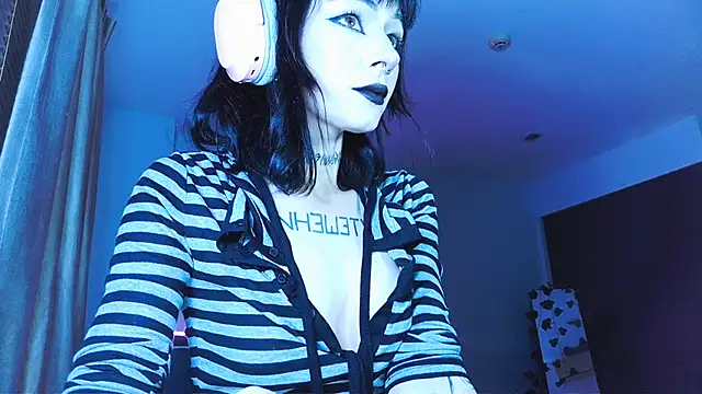 Snapshot of H3xD0ll chatting on 04/03/26, 11:14 H3xD0ll online show from 04/03/26, 11:14