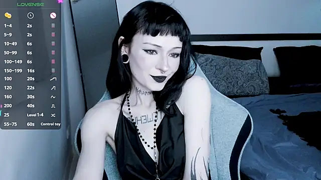 Snapshot of H3xD0ll chatting on 06/01/26, 11:23 H3xD0ll online show from 06/01/26, 11:23