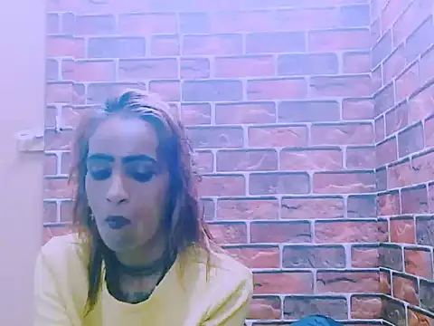 Snapshot of Alanadelray21 chatting on 04/05/26, 10:07 Alanadelray21 online show from 04/05/26, 10:07