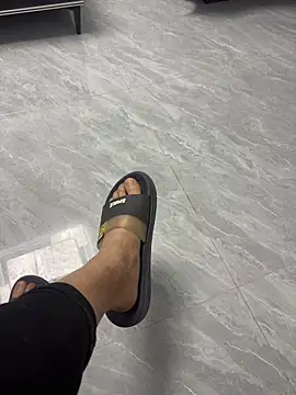 yingzi003 online show from 04/12/26, 02:00