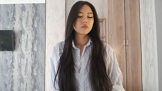 SecretTiny online show from 05/18/26, 01:24