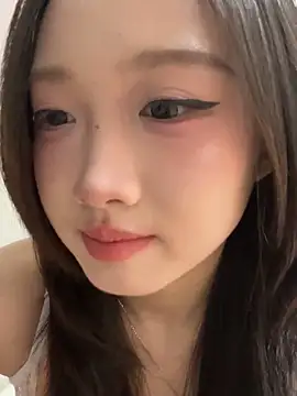 Snapshot of Alice-babyone chatting on 05/19/26, 12:44 Alice-babyone online show from 05/19/26, 12:44