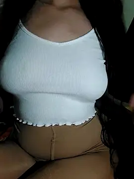 Snapshot of FatinSexy chatting on 04/02/26, 10:51 FatinSexy online show from 04/02/26, 10:51