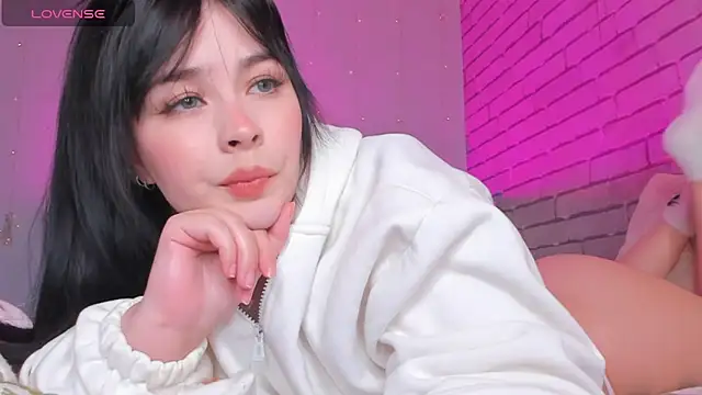 Snapshot of NatalForsy chatting on 04/17/26, 03:48 NatalForsy online show from 04/17/26, 03:48