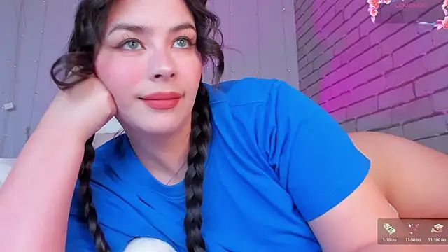 Snapshot of NatalForsy chatting on 05/18/26, 12:33 NatalForsy online show from 05/18/26, 12:33