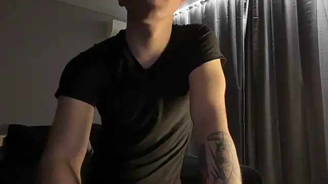 Snapshot of MaxWoolf chatting on 04/19/26, 06:10 MaxWoolf online show from 04/19/26, 06:10