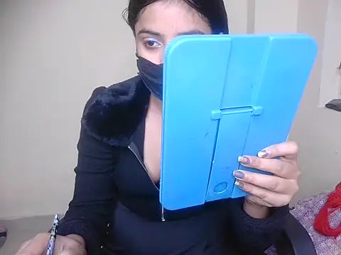 Snapshot of NANCY_OBEROYE chatting on 05/20/26, 06:41 NANCY OBEROYE online show from 05/20/26, 06:41