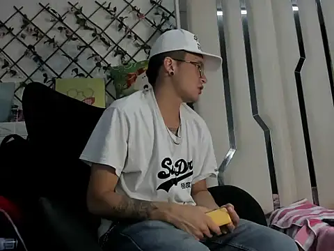 Snapshot of BarbieAndMax chatting on 03/29/26, 05:02 BarbieAndMax online show from 03/29/26, 05:02