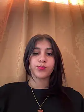 Snapshot of Eizul chatting on 04/14/26, 04:13 Eizul online show from 04/14/26, 04:13