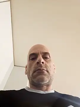 Snapshot of RoyVargo_real chatting on 03/28/26, 11:37 RoyVargo real online show from 03/28/26, 11:37