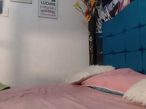 Nathaly Sam online show from 04/17/26, 11:02