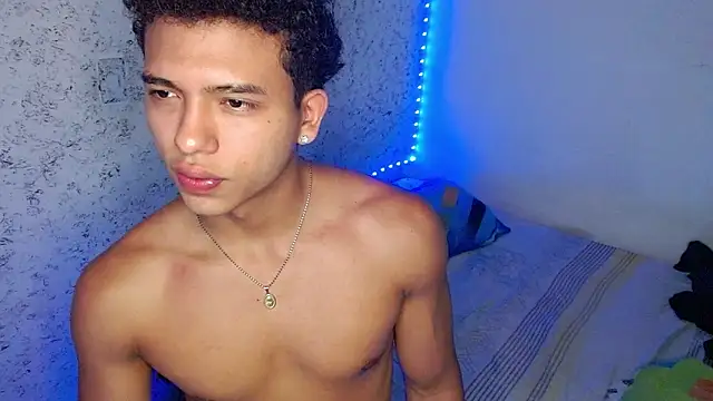 Snapshot of tonydesire_ chatting on 06/13/26, 07:23 tonydesire online show from 06/13/26, 07:23