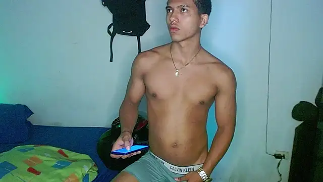 Snapshot of tonydesire_ chatting on 07/12/26, 11:29 tonydesire online show from 07/12/26, 11:29