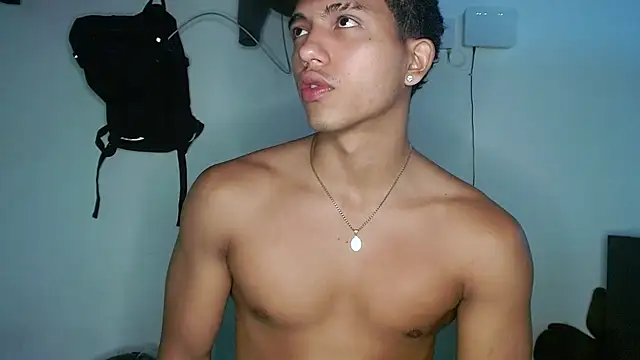 Snapshot of tonydesire_ chatting on 07/13/26, 10:34 tonydesire online show from 07/13/26, 10:34
