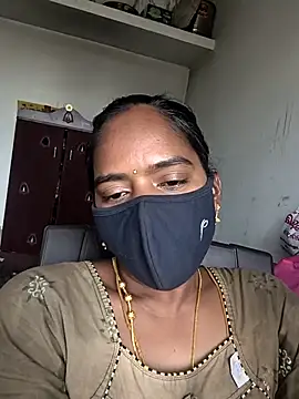 Snapshot of Tamil_Sangeetha chatting on 04/23/26, 04:14 Tamil Sangeetha online show from 04/23/26, 04:14